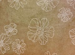 floristický přírodní papír 60 cm - sasanky/bílá